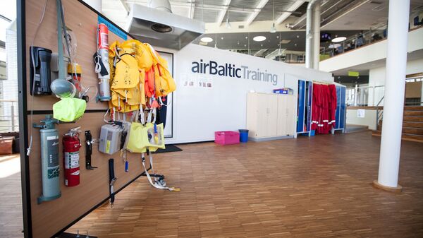 В учебных помещениях для пилотов и стюардесс В учебных помещениях для пилотов и стюардесс - Sputnik Латвия