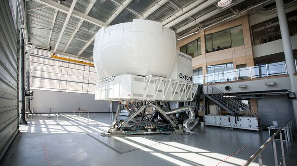 Симулятор Боинга 737 - почти космический аппарат за миллионы евро Симулятор Боинга 737 - почти космический аппарат за миллионы евро - Sputnik Латвия