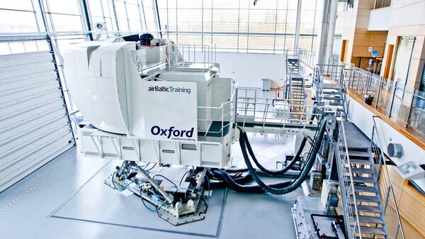 Симулятор Боинга 737 - почти космический аппарат за миллионы евро Симулятор Боинга 737 - почти космический аппарат за миллионы евро - Sputnik Латвия