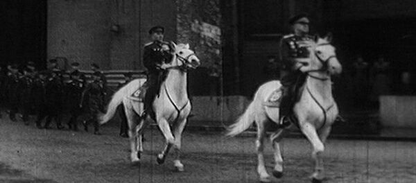Москва, Красная Площадь, 24 июня 1945 года. Парад Победы в архивных кадрах Москва, Красная Площадь, 24 июня 1945 года. Парад Победы в архивных кадрах - Sputnik Латвия