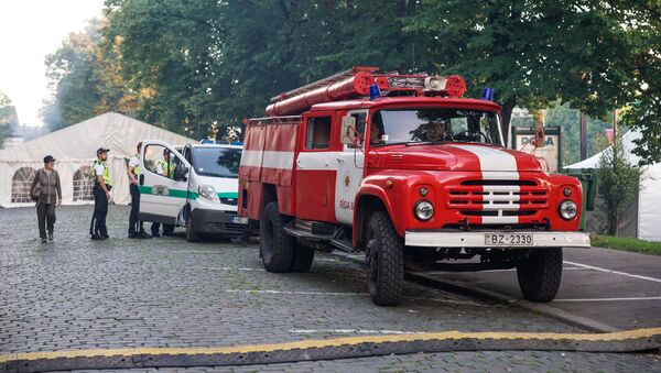 Ugunsdzēsēju un policijas automašīnas. Ilustratīva fotogrāfija - Sputnik Latvija