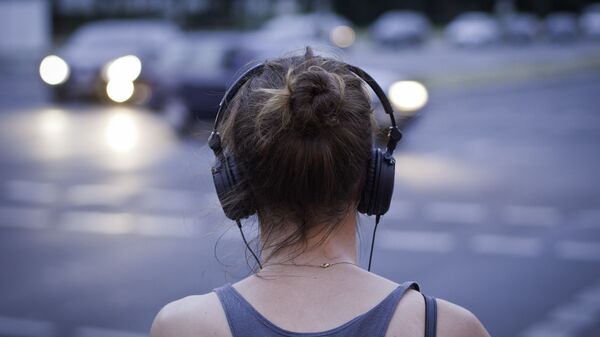 Девушка на улице - Sputnik Латвия