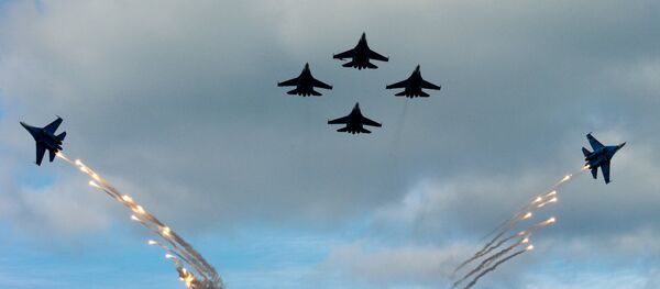 Пилотажная группа Русские витязи Пилотажная группа Русские витязи - Sputnik Latvija