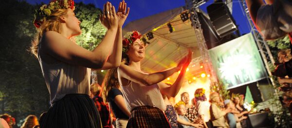 Праздник Лиго в Дзегужкалнсе Праздник Лиго в Дзегужкалнсе - Sputnik Латвия