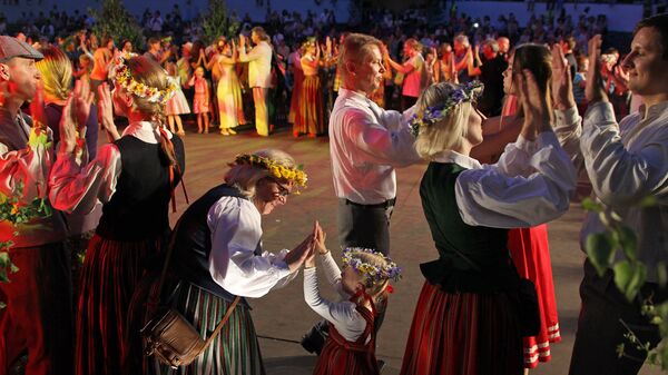 Праздник Лиго в Дзегужкалнсе - Sputnik Латвия