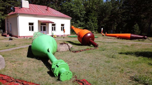 Буи, которые достали из моря Буи, которые достали из моря - Sputnik Латвия