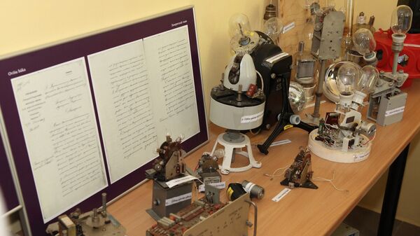 Коллекция разного оборудования, которое использовалось на маяке в прошлые века Коллекция разного оборудования, которое использовалось на маяке в прошлые века - Sputnik Латвия