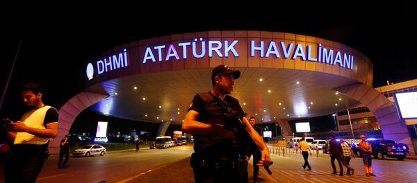 Terorakta vietā Ataturka starptautiskajā lidostā Stambulā. - Sputnik Latvija