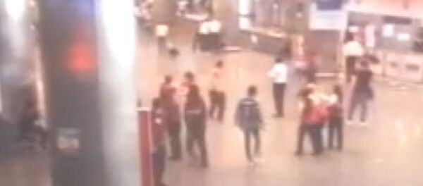 Взрывы в аэропорту Стамбула. Съемка камер слежения Взрывы в аэропорту Стамбула. Съемка камер слежения - Sputnik Латвия