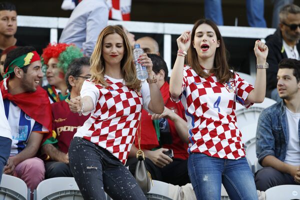 Болельщицы сборной Хорватии перед игрой Хорватия - Португалия - Sputnik Латвия