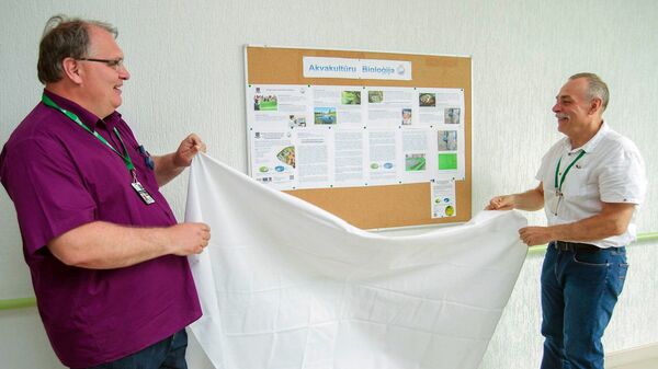 Открытие новой программы: слева - ректор вуза Арвид Баршевский, справа - профессор Артур Шкуте - Sputnik Латвия