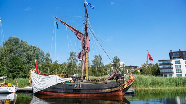 Если надо, пальнет из пушки: пиратское время парусника Либава - Sputnik Латвия