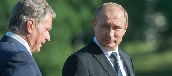 Президент РФ Владимир Путин (справа) и президент Финляндской Республики Саули Ниинистё - Sputnik Латвия