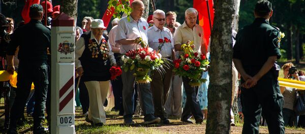 Встреча на Кургане Дружбы Встреча на Кургане Дружбы - Sputnik Латвия