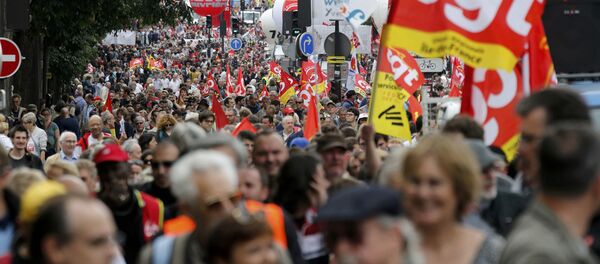 Протесты в Париже против нового трудового кодекса Протесты в Париже против нового трудового кодекса - Sputnik Латвия