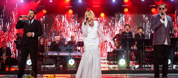  Выступление Лаймы Вайкуле, Григория Лепса и Интарса Бусулисна фестивале Рандеву в Юрмале, 2016 - Sputnik Латвия