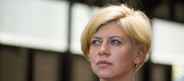 Министр здравоохранения Латвии Анда Чакша и новые машины неотложной помощи Министр здравоохранения Латвии Анда Чакша и новые машины неотложной помощи - Sputnik Latvija