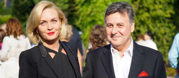 Банкир и владелец футбольного клуба Валерий Белоконь  с женой - Sputnik Латвия