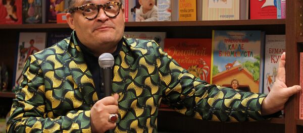 Историк моды Александр Васильев на творческом вечере в Риге - Sputnik Латвия