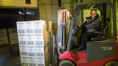 Проверка алкогольной продукции на таможенном посту