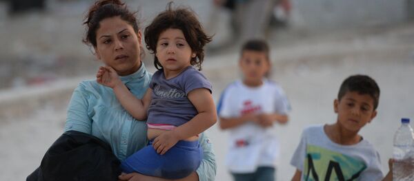 Беженцы с детьми - Sputnik Латвия