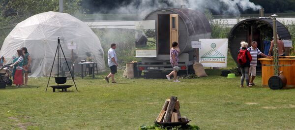 В латвийском этнографическом музее под открытым небом прошел Праздник бани и меда - Sputnik Латвия