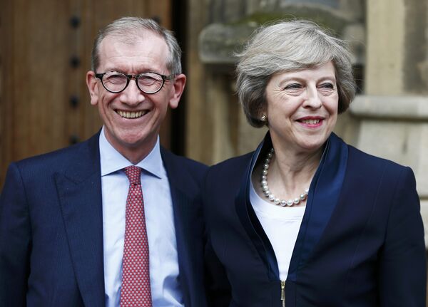 Новый премьер-министр Великобритании Тереза Мэй с мужем Филипом Новый премьер-министр Великобритании Тереза Мэй с мужем Филипом - Sputnik Латвия