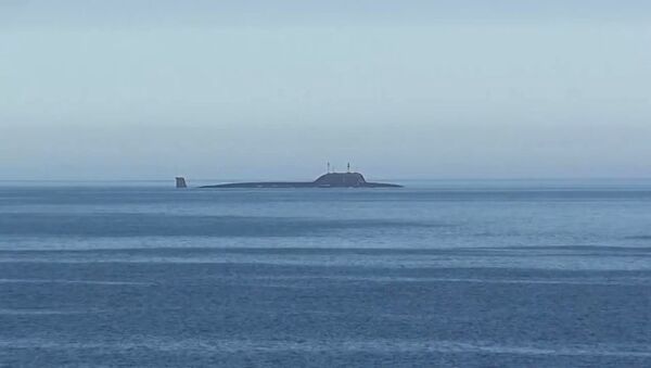Атомная подводная лодка Северного флота Северодвинск в акватории Баренцева моря перед пуском крылатой ракеты Калибр - Sputnik Latvija