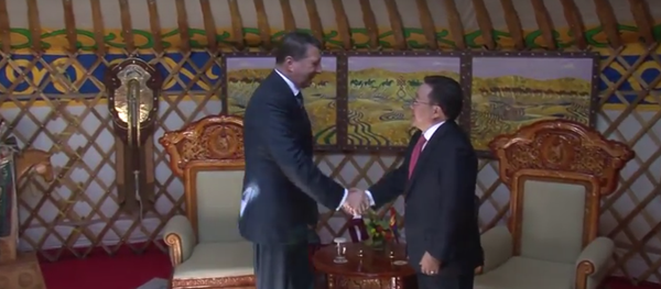 Встреча президента Латвии Раймондса Вейониса с монгольским коллегой Цахиагийном Элбэгдоржем Встреча президента Латвии Раймондса Вейониса с монгольским коллегой Цахиагийном Элбэгдоржем - Sputnik Латвия