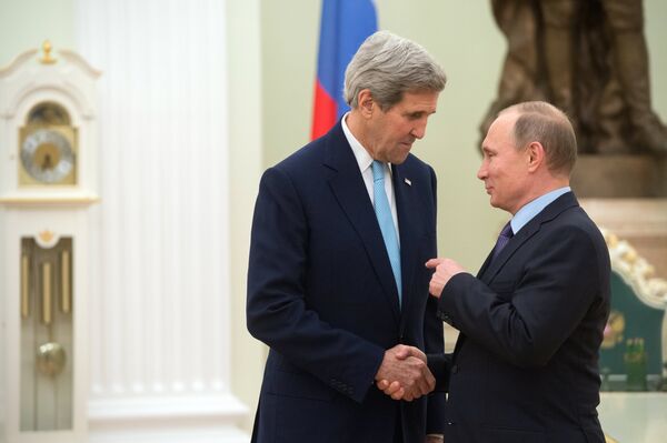 Встреча президента РФ В.Путина с госсекретарем США Д.Керри Встреча президента РФ В.Путина с госсекретарем США Д.Керри - Sputnik Латвия