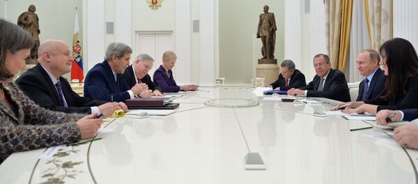 Встреча президента РФ В.Путина с госсекретарем США Д.Керри - Sputnik Латвия
