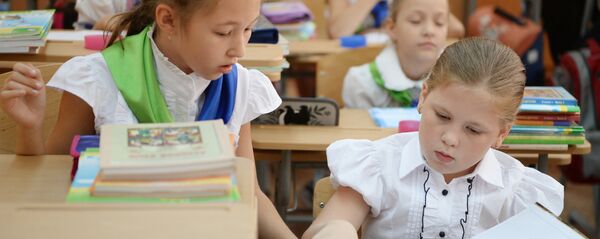 Ученицы 3-го класса Ученицы 3-го класса - Sputnik Latvija