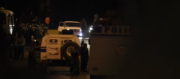 На месте захвата заложников в здании полиции в Ереване На месте захвата заложников в здании полиции в Ереване - Sputnik Латвия