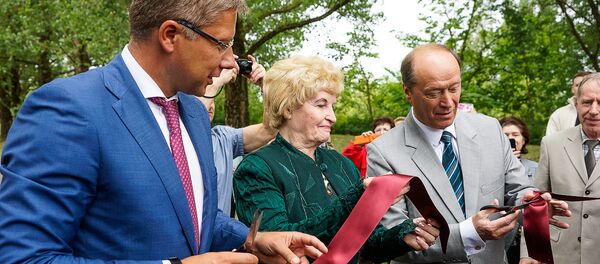 Открытие аллеи имени Валентина Пикуля в Болдерае - Sputnik Латвия