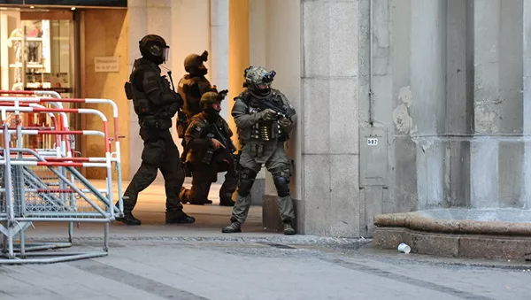 Policija sāk operāciju apšaudes vietā Minhenē. - Sputnik Latvija