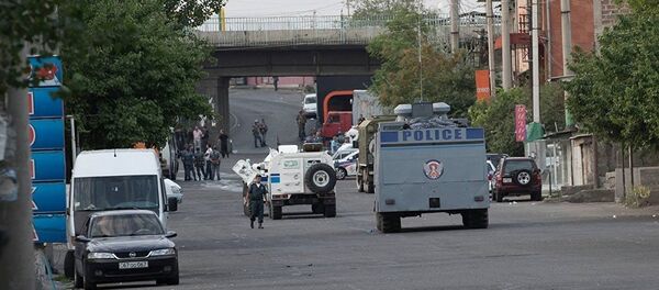 На месте захвата здания полиции в Ереване На месте захвата здания полиции в Ереване - Sputnik Латвия