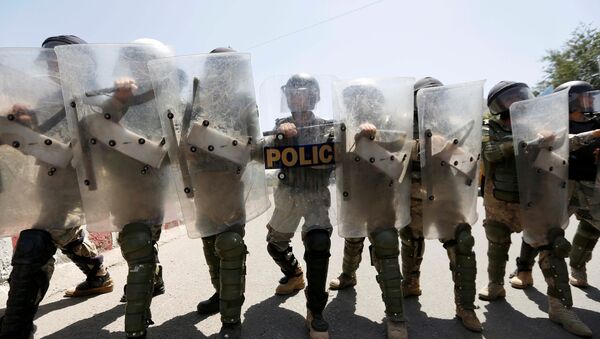 Афганская полиция на акции протеста в Кабуле. 23 июля 2016 - Sputnik Латвия