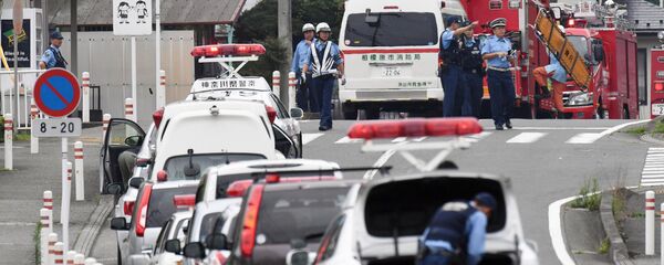 Полицейские на месте происшествия в Сагамихаре - Sputnik Latvija