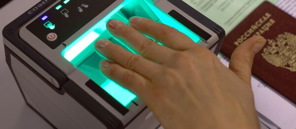 Процедура снятия биометрических данных в визовом центре Санкт-Петербурга - Sputnik Латвия