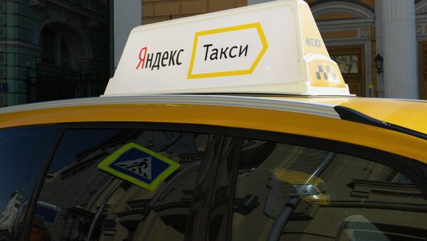 Автомобиль службы Яндекс-такси. - Sputnik Латвия