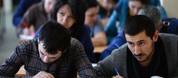 Сдача экзаменов в центре тестирования мигрантов Сдача экзаменов в центре тестирования мигрантов - Sputnik Latvija