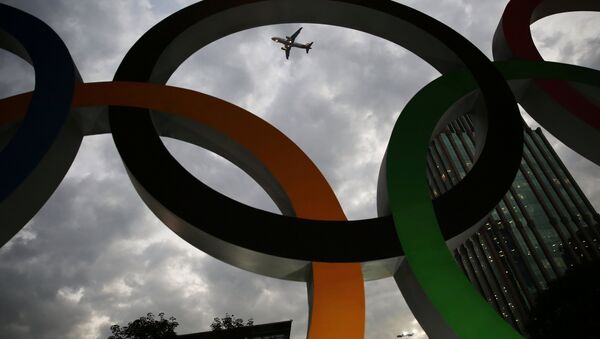 Олимпийские кольца в столице Игр-2016 Рио-де-Жанейро - Sputnik Латвия