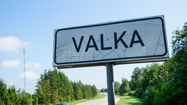 Дорожный знак Валка на въезде в город - Sputnik Латвия