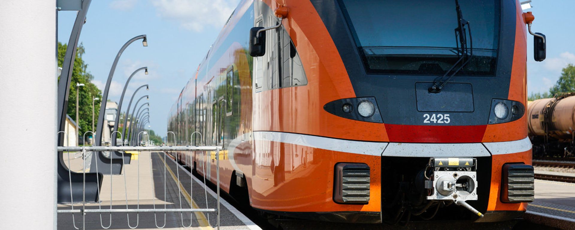 Эстонский поезд швейцарского производителя Stadler на станции в Валге - Sputnik Латвия, 1920, 01.07.2026