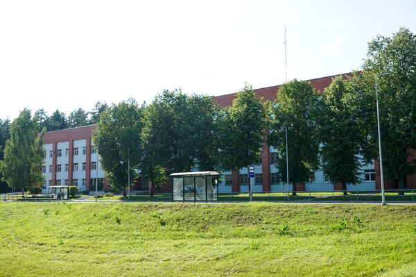 Здание бывшей больницы в Валке теперь занимает Дом престарелых и Служба госдоходов - Sputnik Латвия