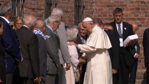 Визит Папы Римского Франциска в Освенцим - Sputnik Латвия