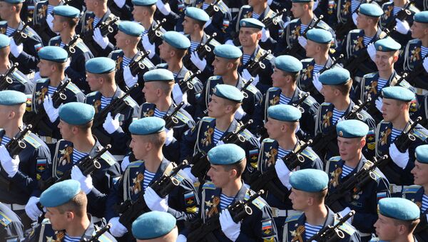 Парадные расчеты десантников на генеральной репетиции военного парада - Sputnik Latvija