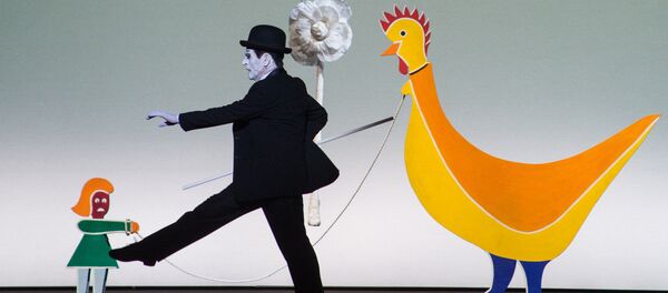 Сцена из спектакля Письмо к человеку с участием Михаила Барышникова Сцена из спектакля Письмо к человеку с участием Михаила Барышникова - Sputnik Латвия