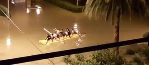 На банане по улицам Сухума. Кадры ночного наводнения На банане по улицам Сухума. Кадры ночного наводнения - Sputnik Латвия