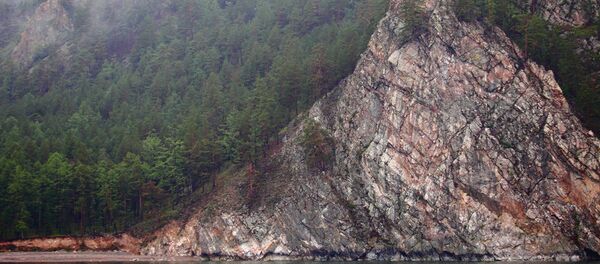 Скалы по берегу Байкала - Sputnik Латвия